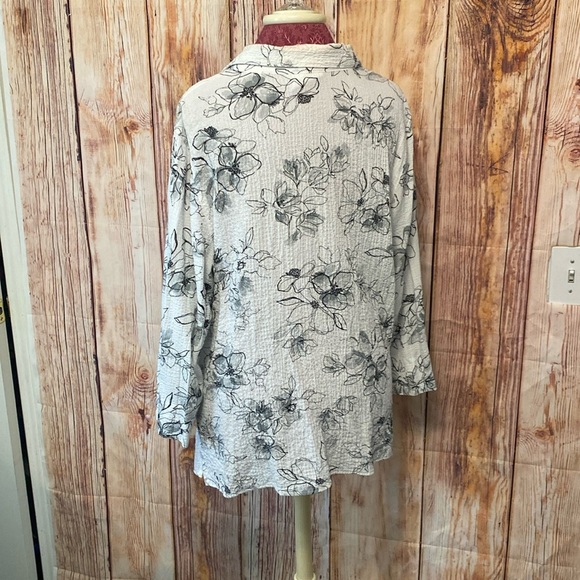 Alfred Dunner 1X Crinkle Long Sleeve with Tank Button Blouse White Black & Gray - Picture 4 of 10